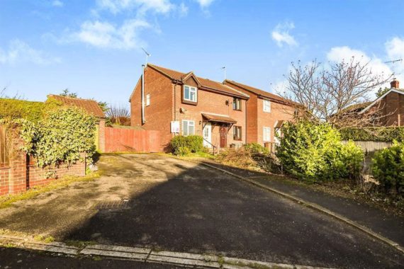 2 Bedroom End of Ter...
